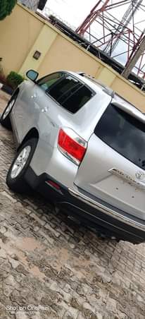 A picture of Toyota Highlander 012