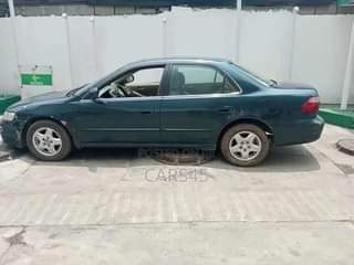 A picture of Honda Accord 2000 V6 engine