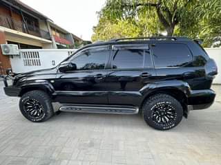 A picture of TOYOTA PRADO