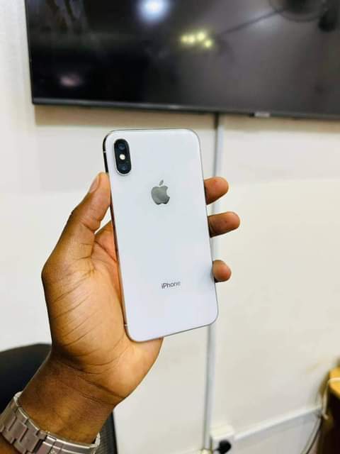 A picture of iPhone X 256