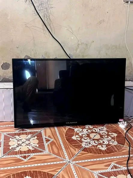 A picture of 195k full boxed mpya Magomeni mwembechai Solarmax LED tv 0657835458