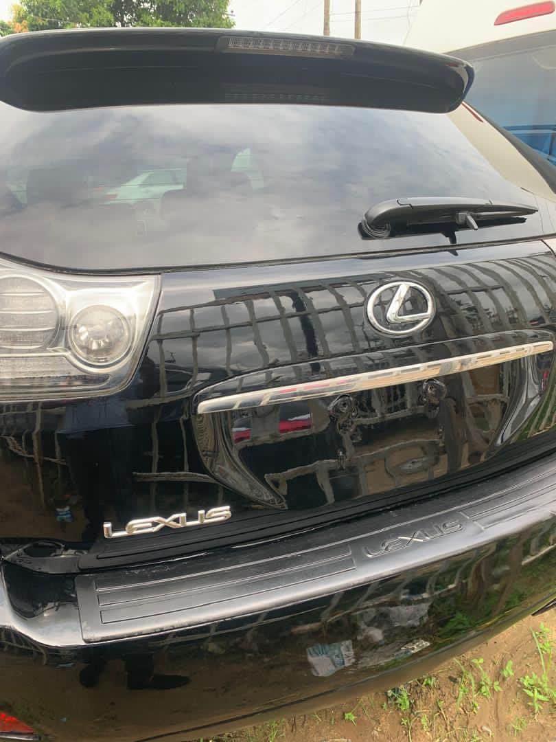 A picture of Sharp Lexus rx330 7 5m