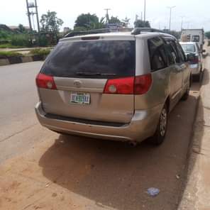 A picture of Toyota sienna 08 model for sale Engine perfect Gearbox perfect