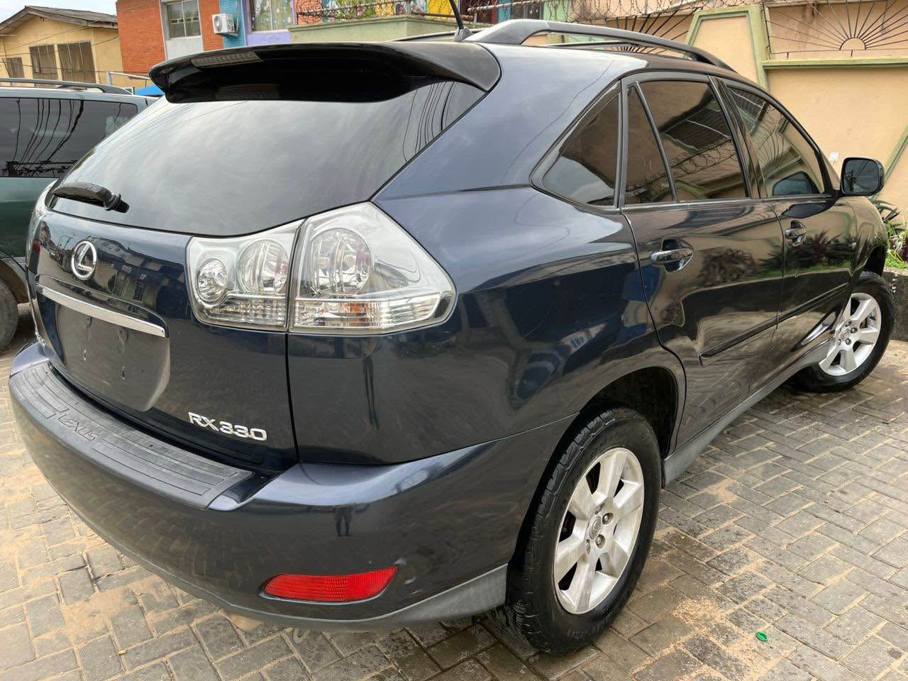 A picture of 2004 LEXUS RX330
