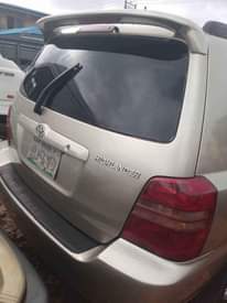 A picture of NEAT TOYOTA HIGHLANDER FOR SALE