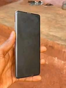 A picture of Samsung Galaxy s10 WhatsApp number serious buyers 0701309724