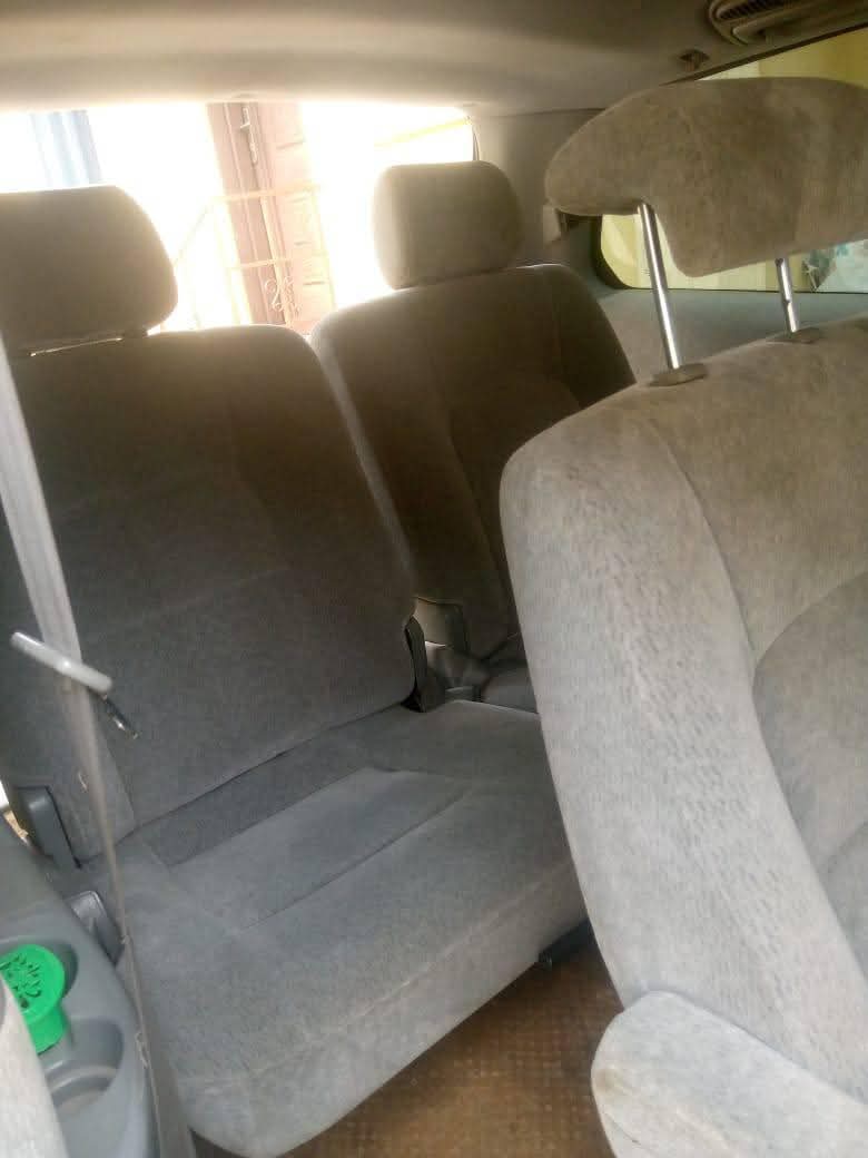 A picture of 2005 Kia sedona