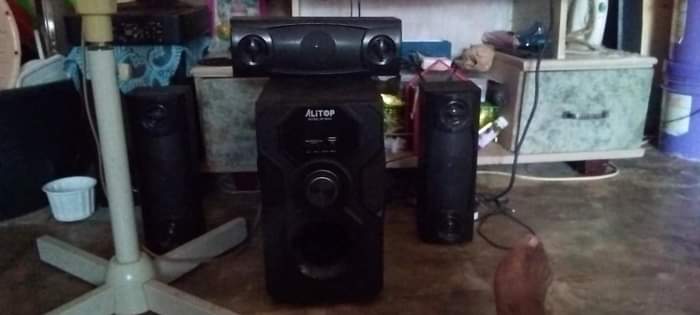 A picture of Subwooofer alitop kubwa