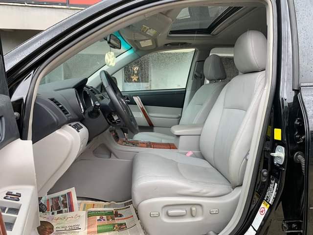 A picture of FOREIGN USED 2010 Toyota Highlander Limited.. Full option with Thumbstart