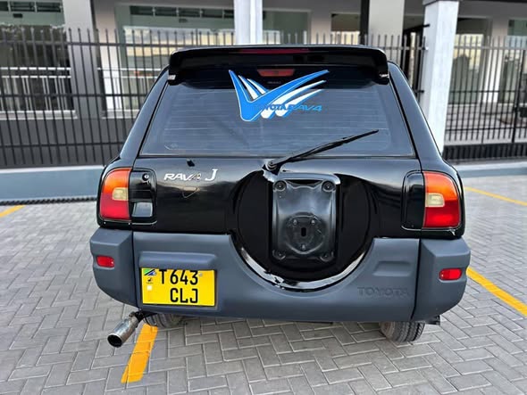 A picture of TOYOTA RAV4 OLD