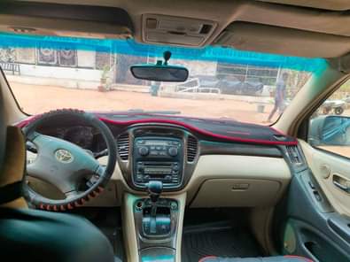 A picture of Toyota highlander 2005 Neatly used Engine untouched Gear Untouched Ac