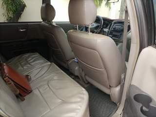 A picture of Wine red Toyota highlander