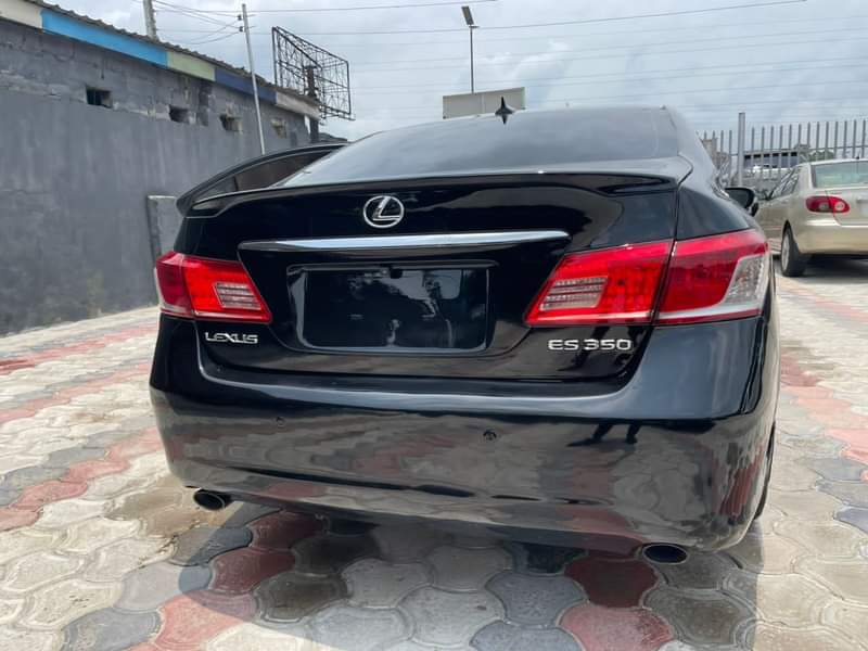 A picture of Lexus ES 350 2010 model upgraded to 2020 beak on