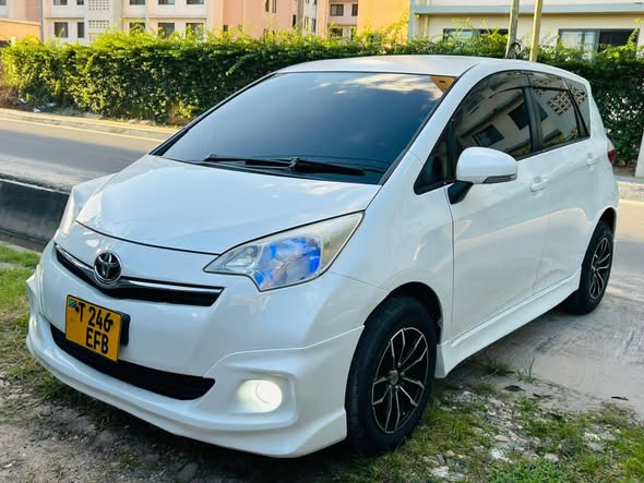 A picture of Toyota ractis new
