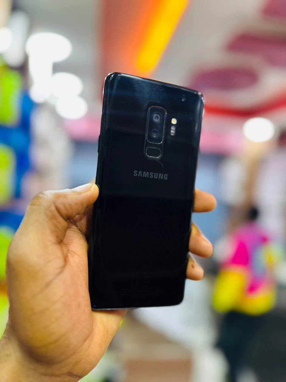 A picture of Samsung S9 plus 128gb Clean