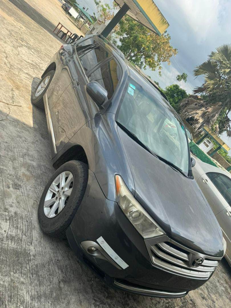 A picture of Toyota highlander2013