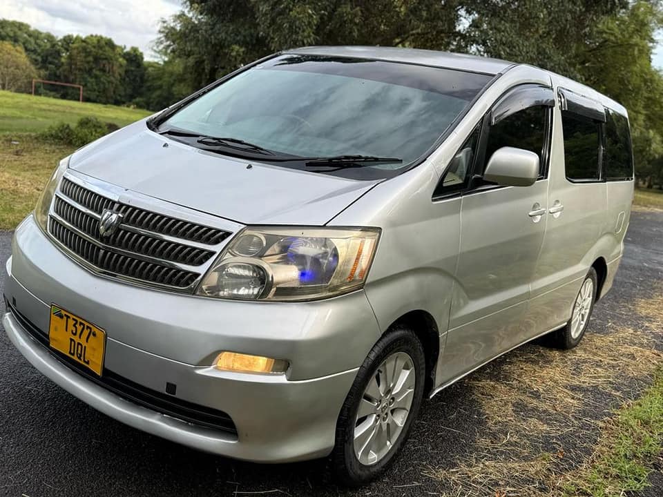 A picture of Alphard inatupwa kwa bei chee call me 0767909579