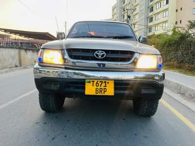 A picture of TOYOTA HILUX PICK UP BEI MILLION 26 5