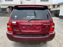 A picture of A year used barely driven Toyota Highlander limited 2006 model