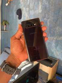 A picture of SAMSUNG GALAXY S10 