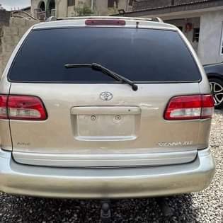 A picture of 2003 Toyota sienna 2003 model