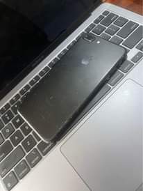 A picture of IPhone 7 Plus gb 128
