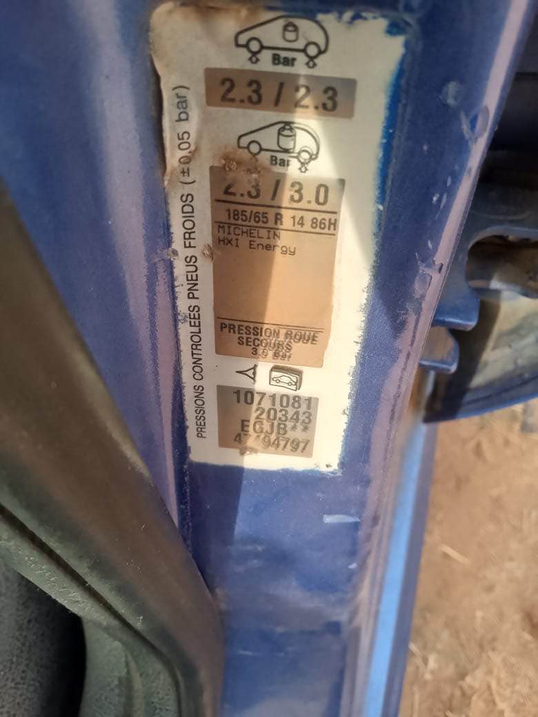 A picture of Super sharp distress Peugeot 206 with untempered engine and manual