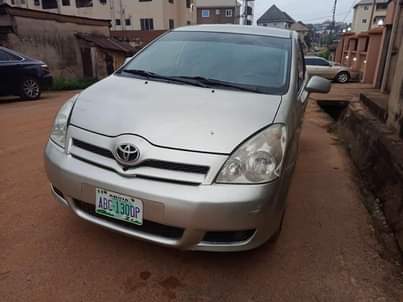 A picture of Toyota Corola verso