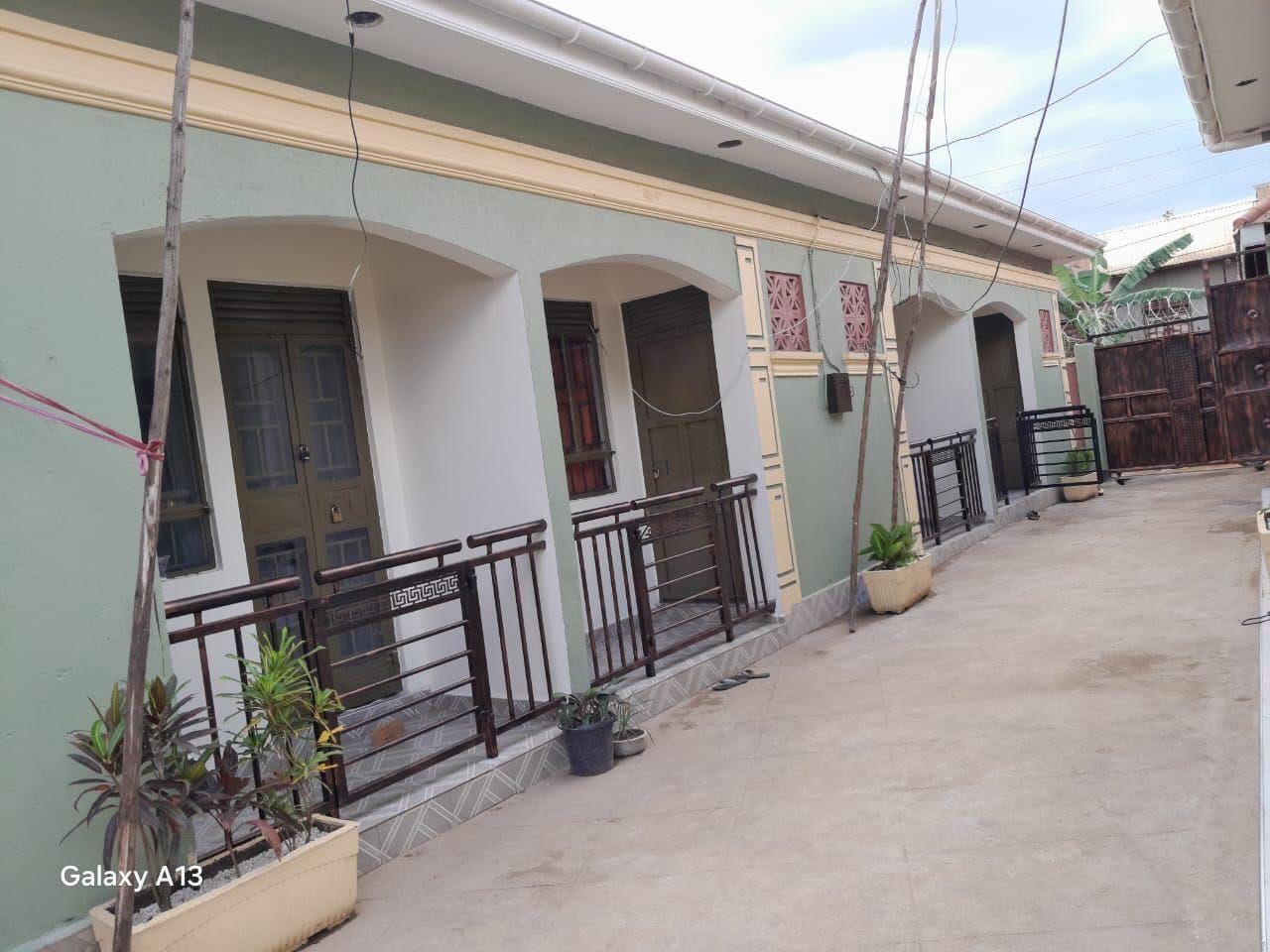 houses nansana
