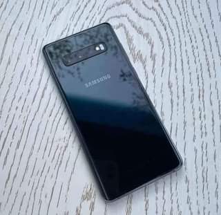 A picture of Samsung S10 Plus gb128 Ram 8