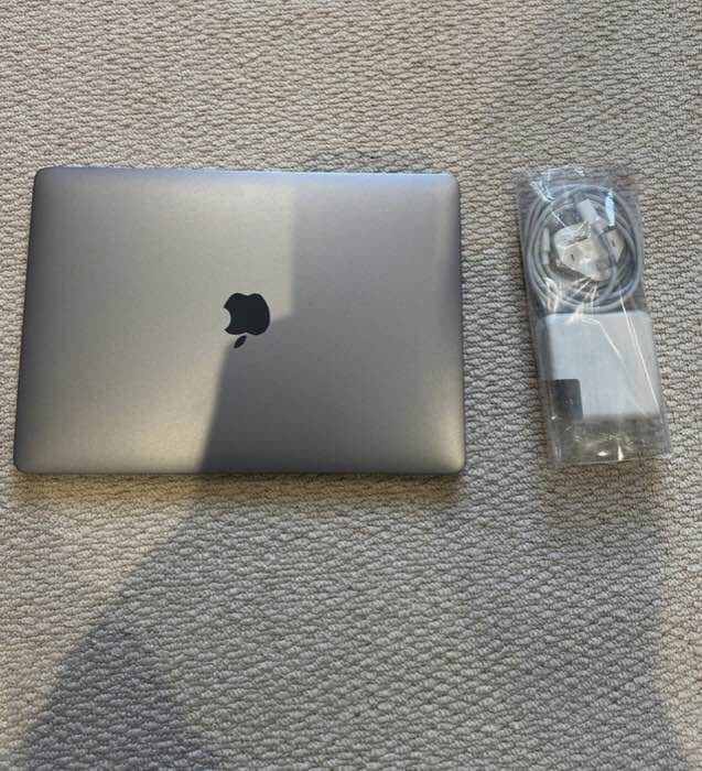 A picture of MacBook Pro 2019 Core i5 Ram 8GB SSD 128GB.