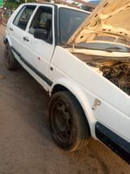 A picture of Golf 2 is available with good condition engine and gear