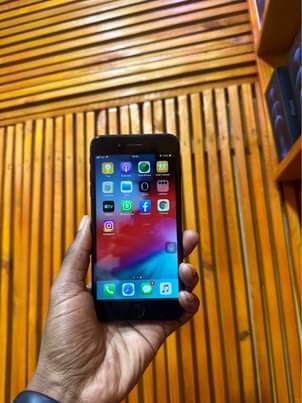 A picture of Pata iPhone 7 Plus 32 gb Bh 100 Finger Body