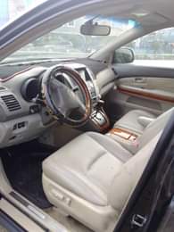 A picture of distress sales Lexus Rx330 buy and drive location pH 4