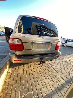 A picture of Lexus LX470 2000model