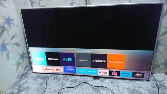 A picture of Samsung TV 75 inches QLED