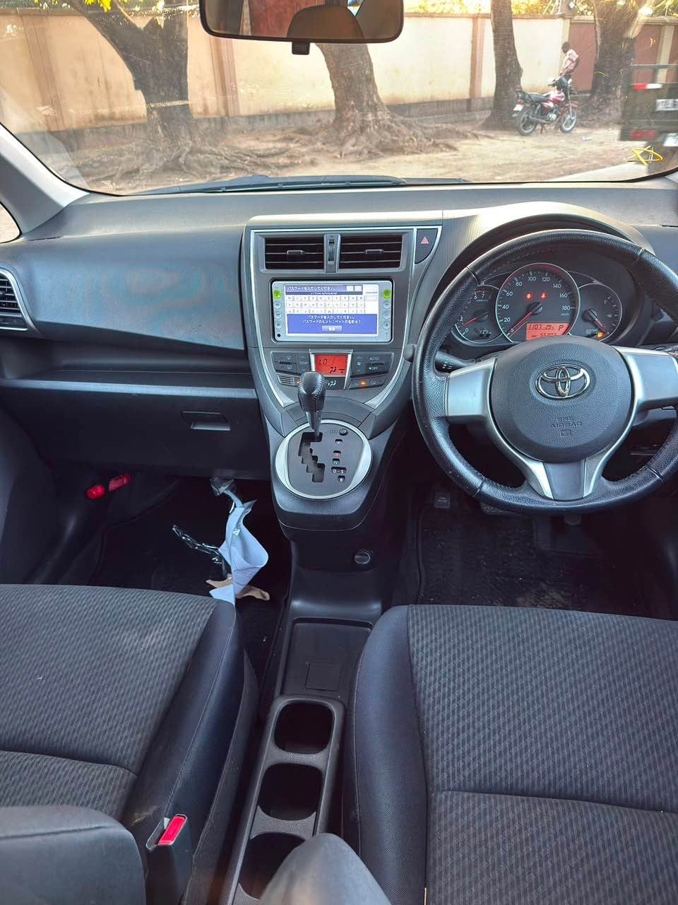 A picture of TOYOTA RACTIS NEW MODEL 2012