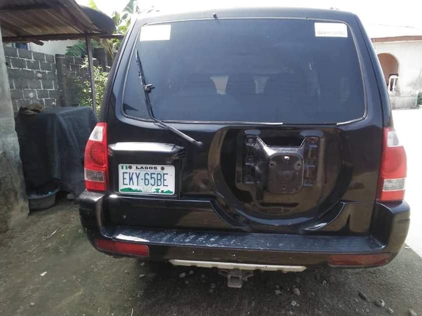 A picture of Clean Mitsubishi Montero Pajero