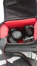A picture of Canon 1300d with 18_55mm