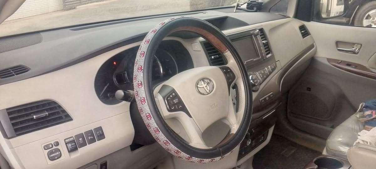 A picture of 2013 Toyota sienna