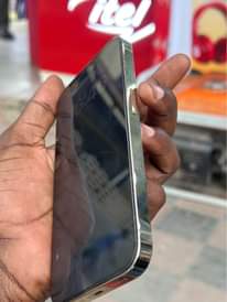 A picture of Iphone 14 pro 128gb