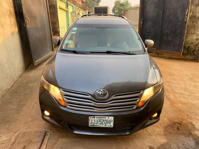 A picture of Toyota Venza 2012 Model Key Painted 4 plug engine Engine