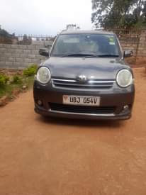 A picture of Toyota sienta on quick sale