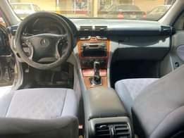 A picture of Neatly used 4pugs Mercedes Benz c200 04 05 model Location