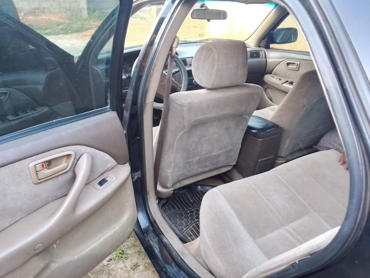 A picture of 2000 Toyota camry