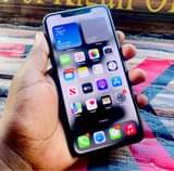 A picture of Iphone 11 Promax 512GB