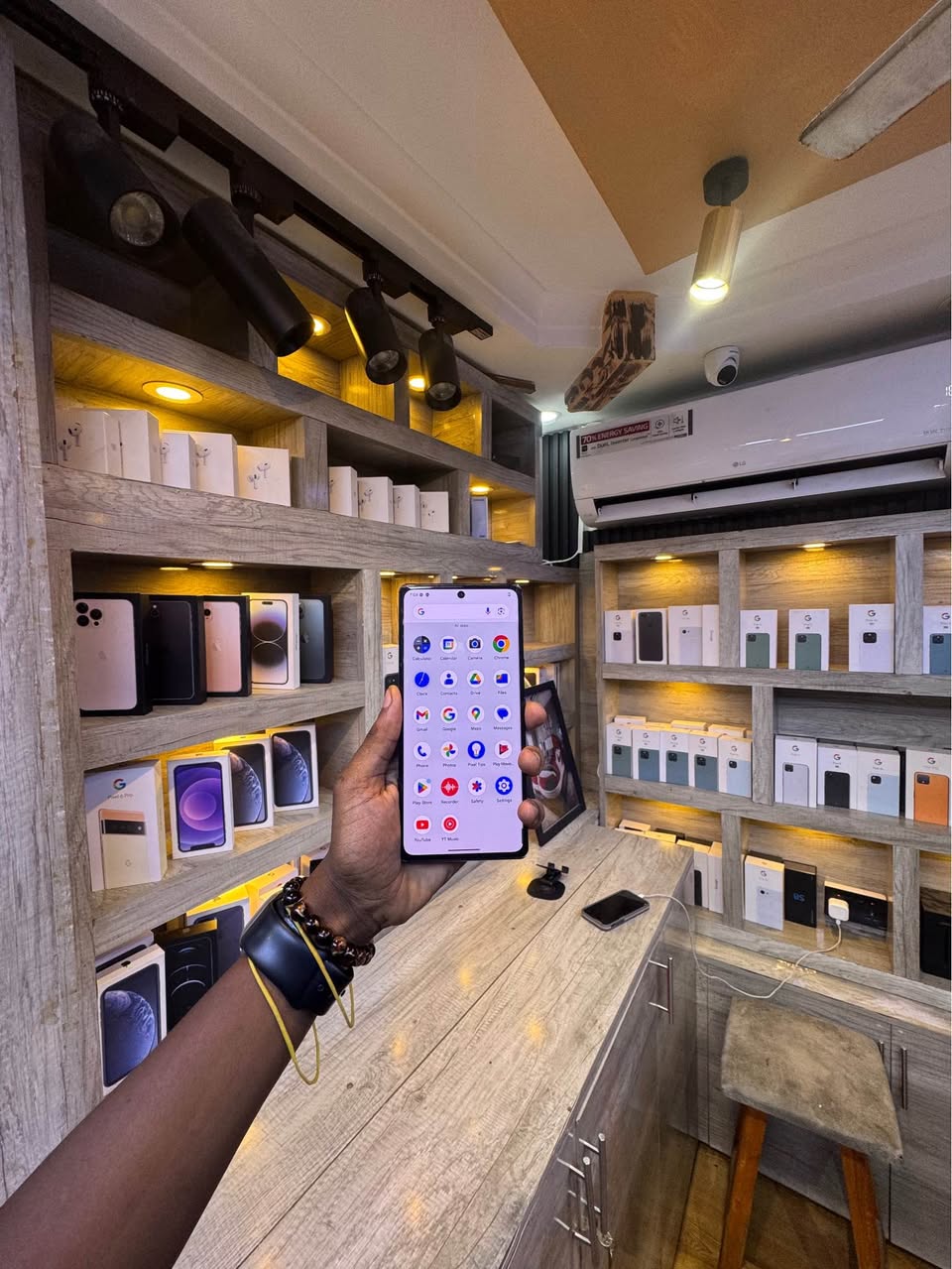 A picture of Google Pixel 6 Pro 128GB Price 285 000 0747940033