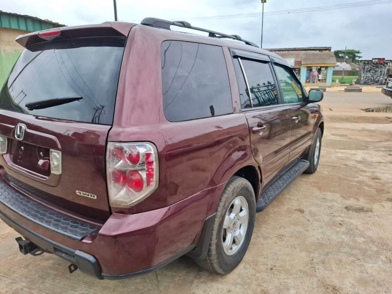 A picture of Honda pilot 2005