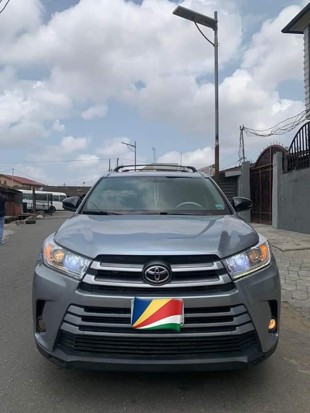 A picture of 2015 Toyota Highlander xle limited edition pure first body fullest