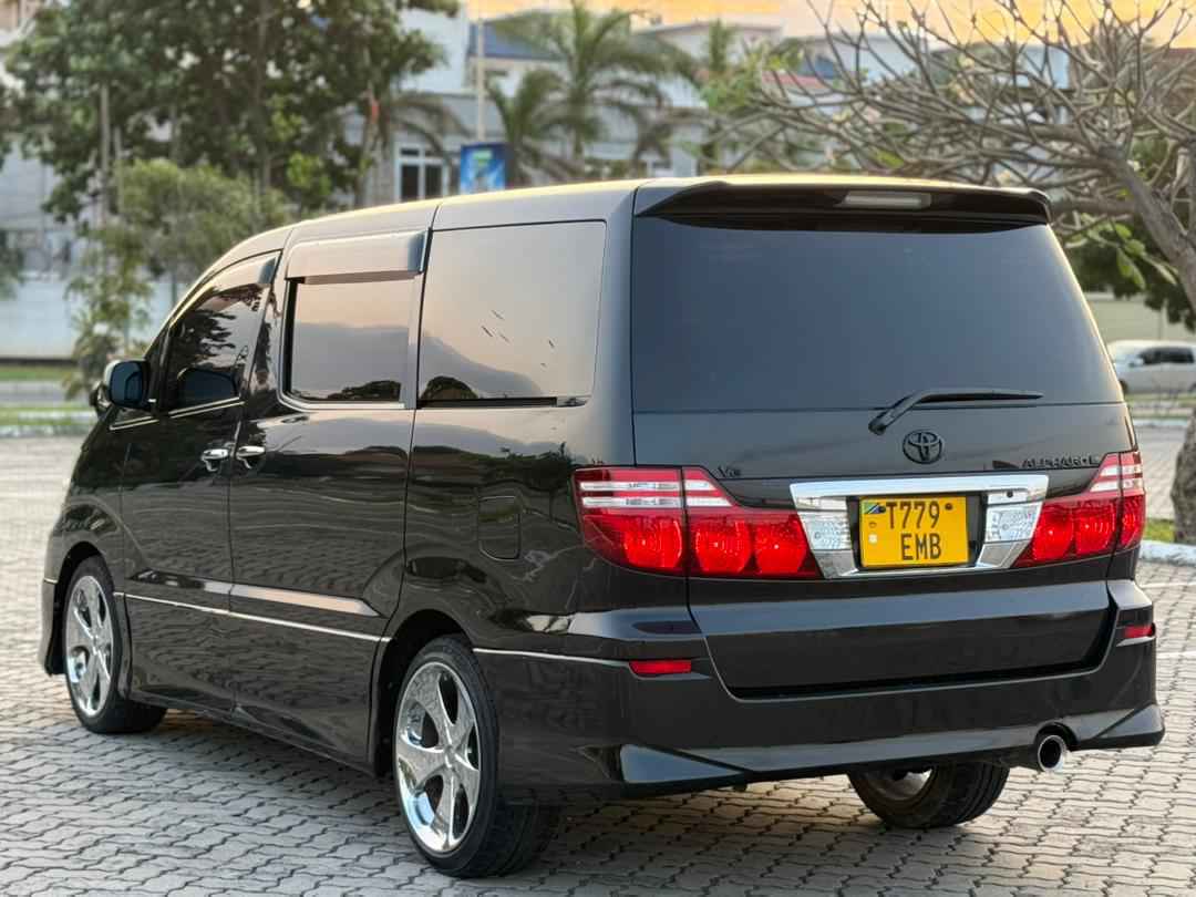 A picture of TOYOTA ALPHARD